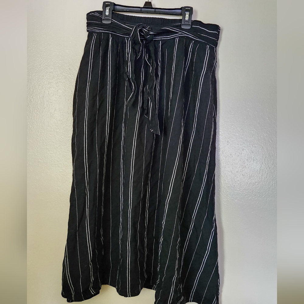 Black Linen Midi Skirt Strech w/ Tie Front SM